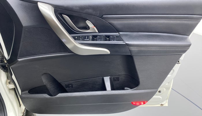2019 Mahindra XUV500 W11 AT, Diesel, Automatic, 84,003 km, Driver Side Door Panels Control