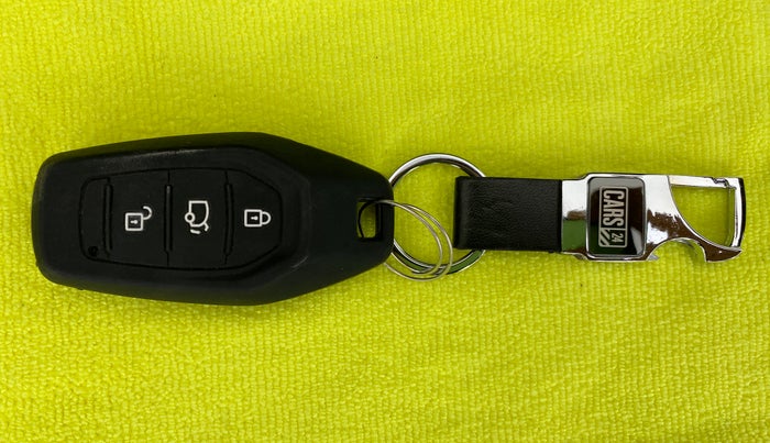 2019 Mahindra XUV500 W11 AT, Diesel, Automatic, 84,003 km, Key Close Up
