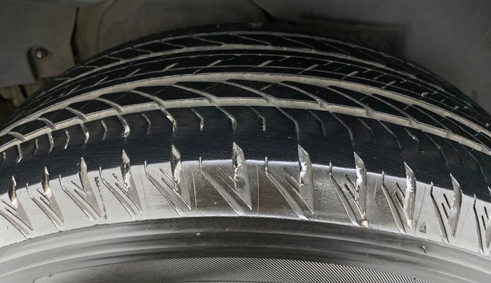 2019 Mahindra XUV500 W11 AT, Diesel, Automatic, 84,003 km, Right Rear Tyre Tread