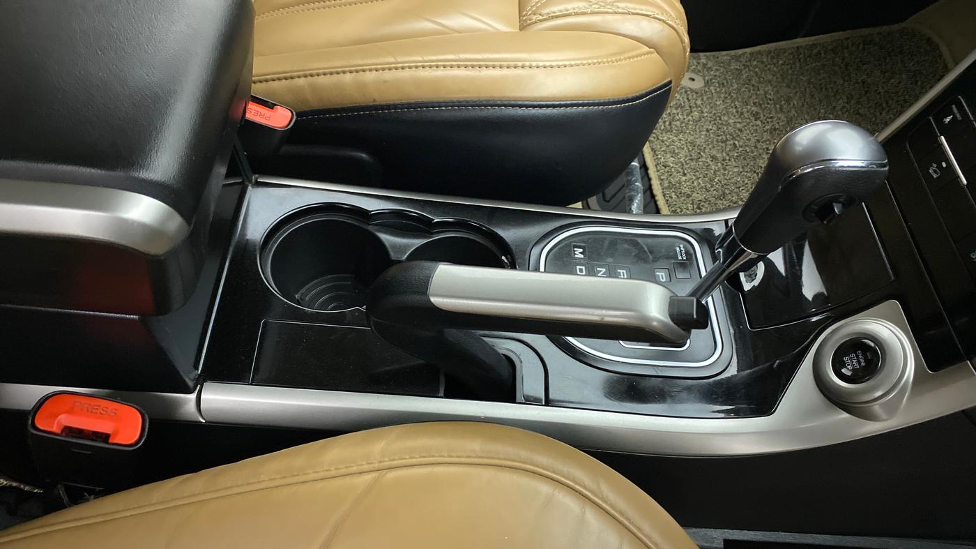 2019 Mahindra XUV500 W11 AT, Diesel, Automatic, 84,003 km, Gear Lever