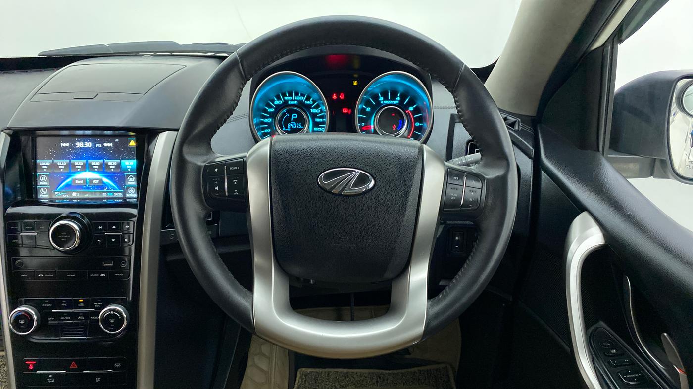 2019 Mahindra XUV500 W11 AT, Diesel, Automatic, 84,003 km, Steering Wheel Close Up