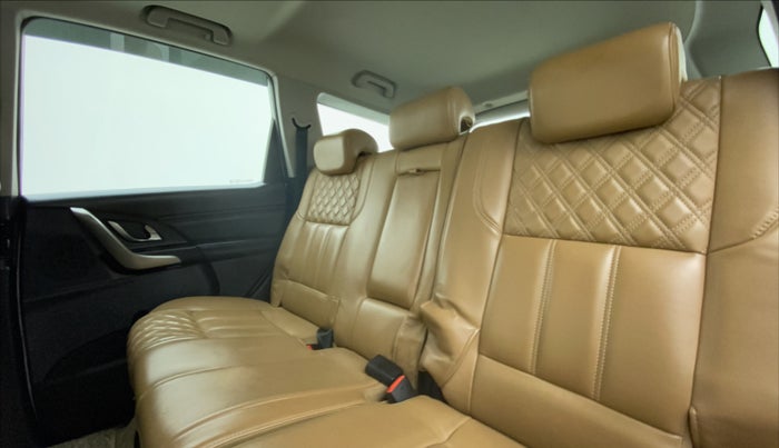 2019 Mahindra XUV500 W11 AT, Diesel, Automatic, 84,003 km, Right Side Rear Door Cabin