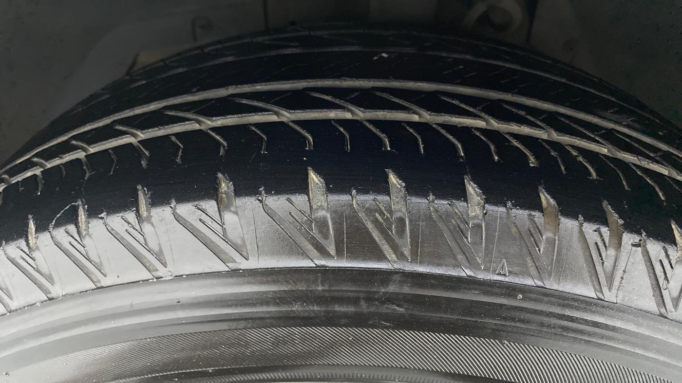 2019 Mahindra XUV500 W11 AT, Diesel, Automatic, 84,003 km, Left Front Tyre Tread