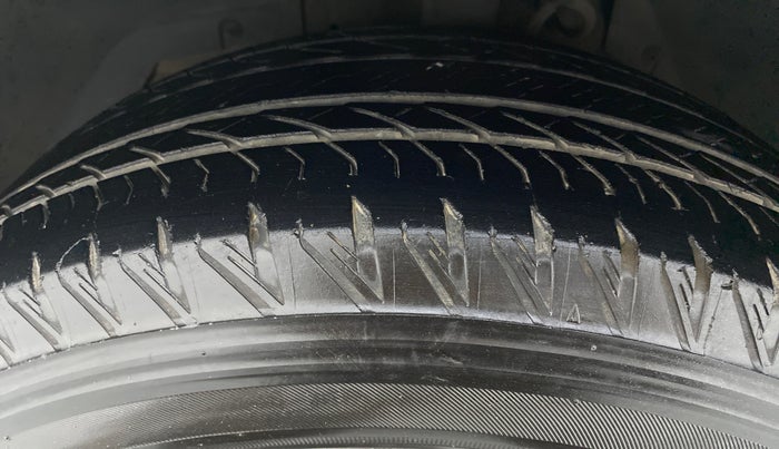 2019 Mahindra XUV500 W11 AT, Diesel, Automatic, 84,003 km, Left Front Tyre Tread