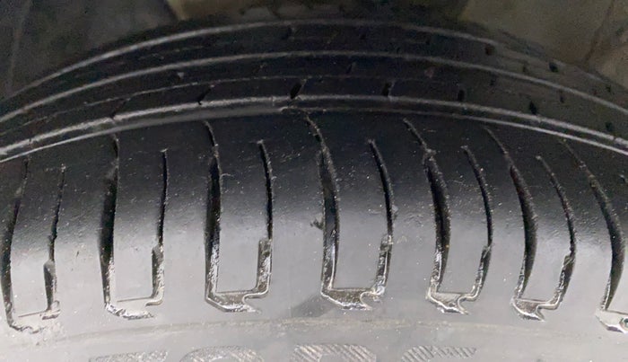 2021 Hyundai NEW I20 MAGNA 1.2 MT, Petrol, Manual, 18,141 km, Left Front Tyre Tread