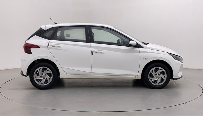 2021 Hyundai NEW I20 MAGNA 1.2 MT, Petrol, Manual, 18,141 km, Right Side View