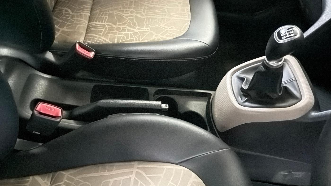 2019 Hyundai Grand i10 SPORTZ 1.2 KAPPA VTVT, Petrol, Manual, 35,872 km, Gear Lever