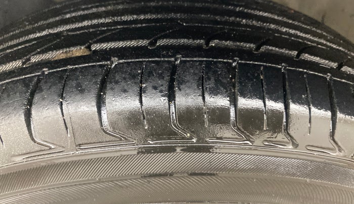 2014 Honda Amaze 1.2L I-VTEC VX, Petrol, Manual, 1,39,732 km, Left Front Tyre Tread