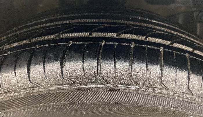 2014 Honda Amaze 1.2L I-VTEC VX, Petrol, Manual, 1,39,732 km, Right Front Tyre Tread