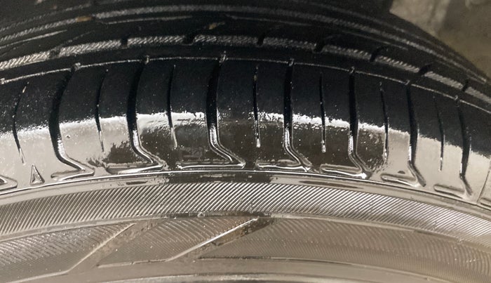 2014 Honda Amaze 1.2L I-VTEC VX, Petrol, Manual, 1,39,732 km, Left Rear Tyre Tread