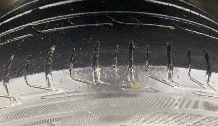 2020 Tata NEXON XZA PLUS SUNROOF PETROL, Petrol, Automatic, 84,261 km, Left Front Tyre Tread