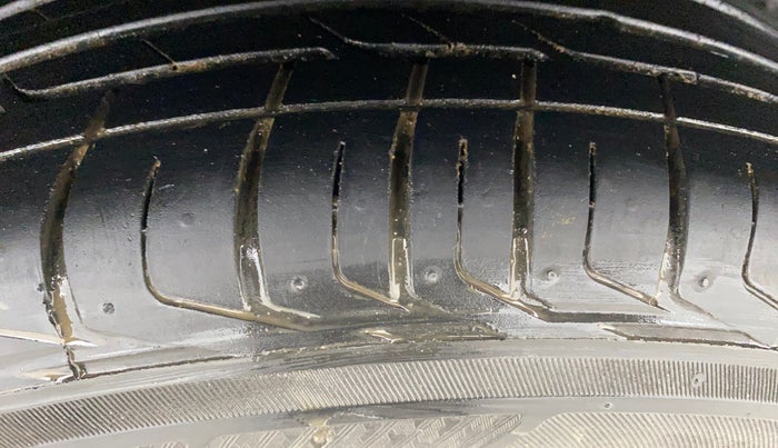 2020 Tata NEXON XZA PLUS SUNROOF PETROL, Petrol, Automatic, 84,261 km, Right Rear Tyre Tread