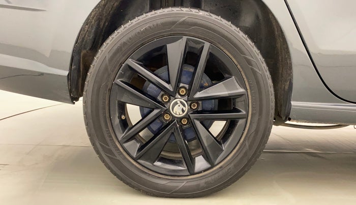 2017 Skoda Rapid STYLE 1.5 TDI AT, Diesel, Automatic, 1,06,359 km, Right Rear Wheel