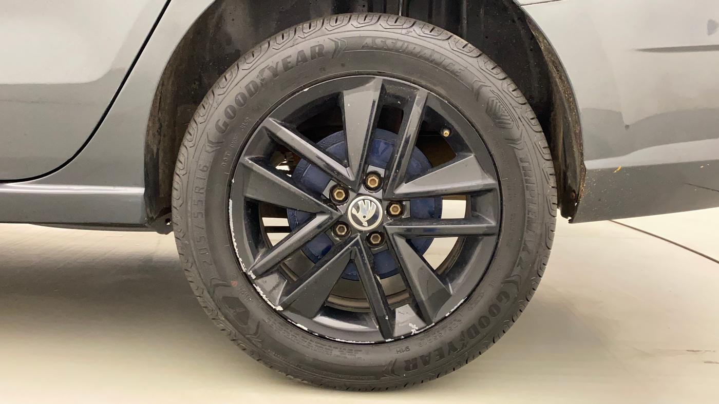 2017 Skoda Rapid STYLE 1.5 TDI AT, Diesel, Automatic, 1,06,359 km, Left Rear Wheel