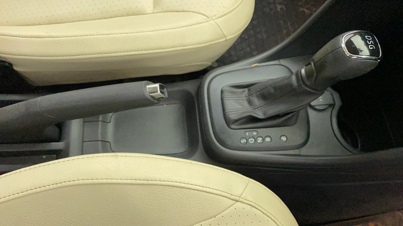 2017 Skoda Rapid STYLE 1.5 TDI AT, Diesel, Automatic, 1,06,359 km, Gear Lever