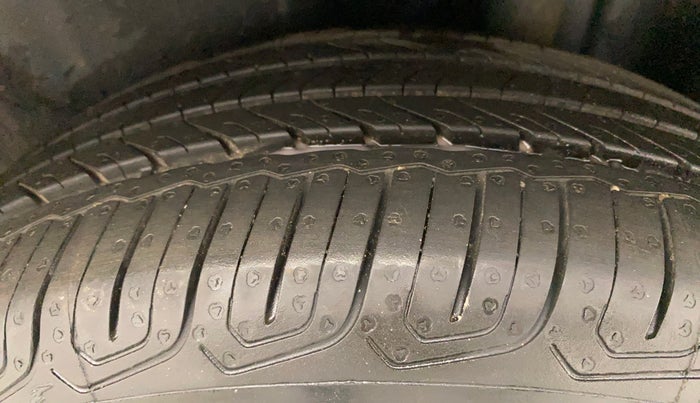 2017 Skoda Rapid STYLE 1.5 TDI AT, Diesel, Automatic, 1,06,359 km, Left Rear Tyre Tread