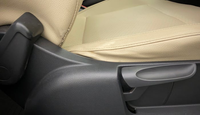 2017 Skoda Rapid STYLE 1.5 TDI AT, Diesel, Automatic, 1,06,359 km, Driver Side Adjustment Panel