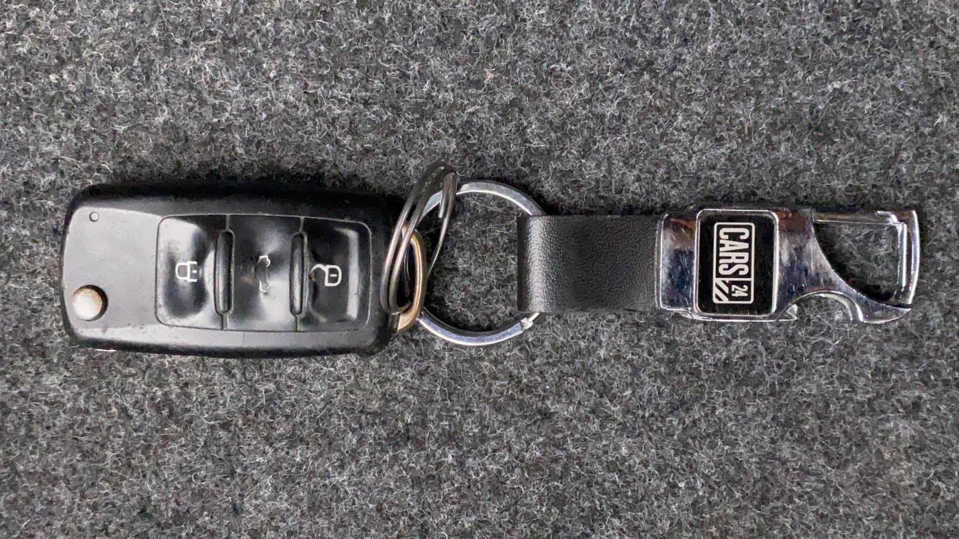 2017 Skoda Rapid STYLE 1.5 TDI AT, Diesel, Automatic, 1,06,359 km, Key Close Up