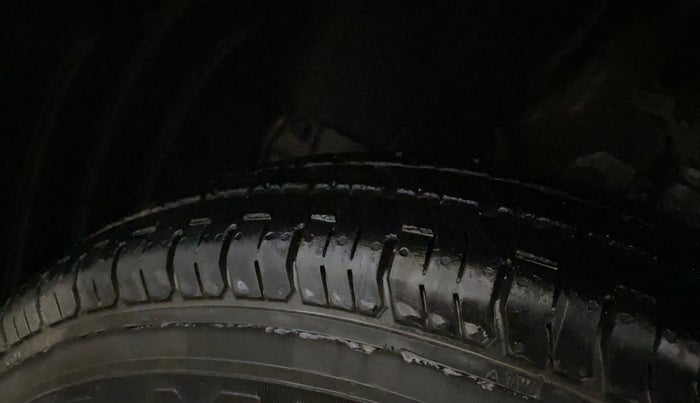 2019 Maruti New Wagon-R LXI CNG 1.0, CNG, Manual, 99,424 km, Left Front Tyre Tread