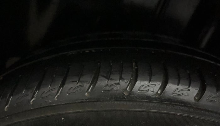 2022 Maruti Ciaz ALPHA  AT 1.5 SHVS PETROL, Petrol, Automatic, 67,344 km, Left Rear Tyre Tread