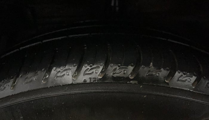 2022 Maruti Ciaz ALPHA  AT 1.5 SHVS PETROL, Petrol, Automatic, 67,344 km, Left Front Tyre Tread