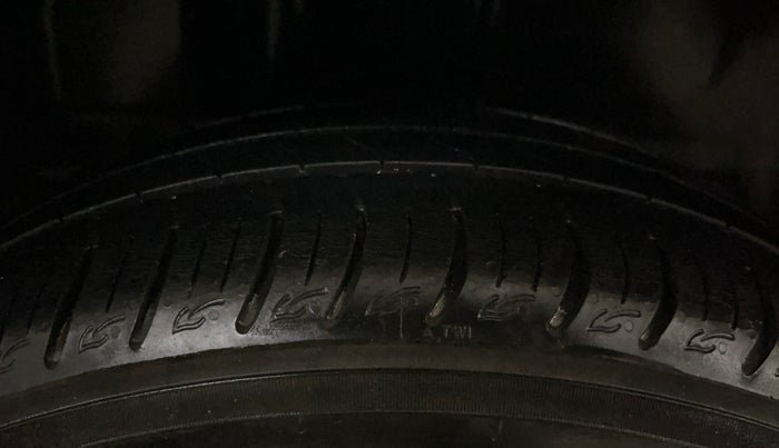 2022 Maruti Ciaz ALPHA  AT 1.5 SHVS PETROL, Petrol, Automatic, 67,344 km, Right Rear Tyre Tread