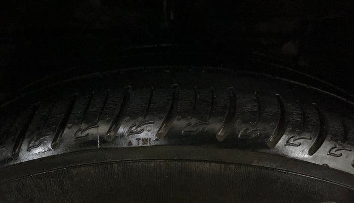 2022 Maruti Ciaz ALPHA  AT 1.5 SHVS PETROL, Petrol, Automatic, 67,344 km, Right Front Tyre Tread