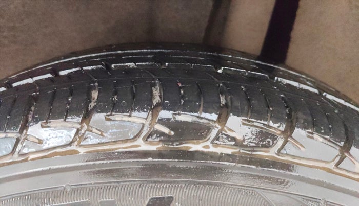 2018 Maruti Baleno DELTA PETROL 1.2, Petrol, Manual, 13,144 km, Left Rear Tyre Tread