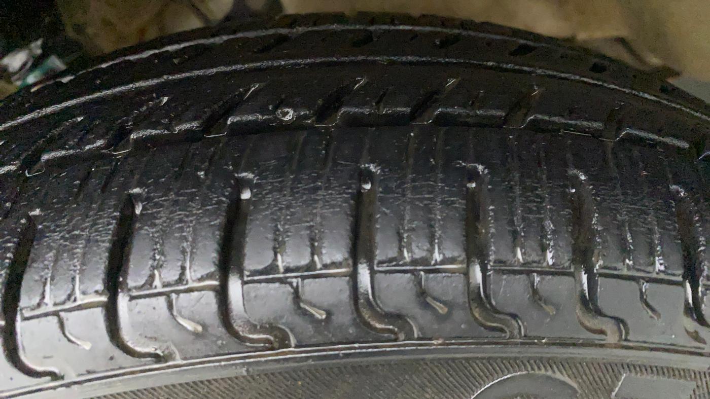 2017 Maruti Wagon R 1.0 VXI + (O) AMT, Petrol, Automatic, 26,462 km, Left Front Tyre Tread