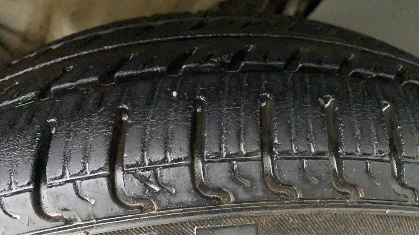 2017 Maruti Wagon R 1.0 VXI + (O) AMT, Petrol, Automatic, 26,462 km, Left Rear Tyre Tread