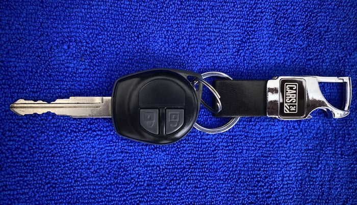 2015 Maruti Swift LXI, Petrol, Manual, 94,328 km, Key Close Up