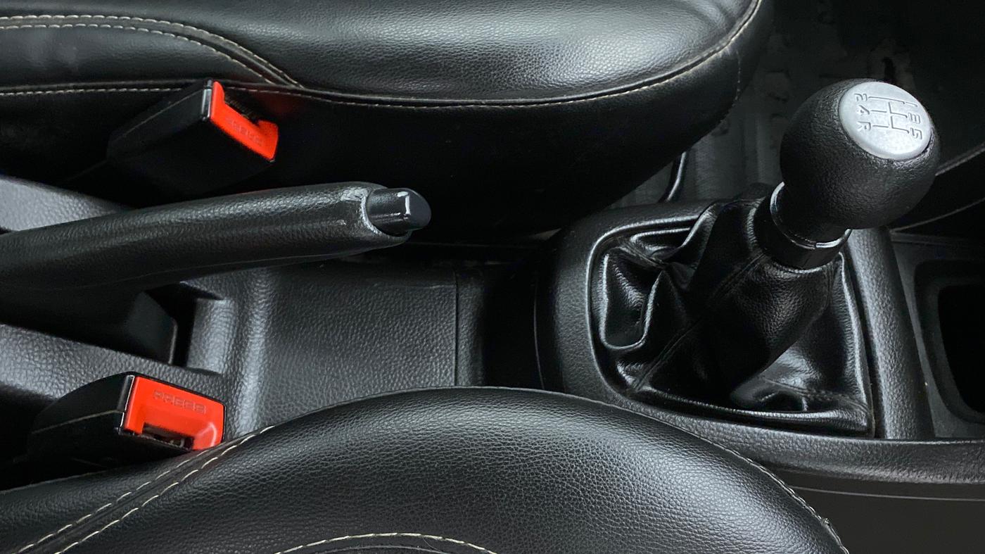 2015 Maruti Swift LXI, Petrol, Manual, 94,328 km, Gear Lever