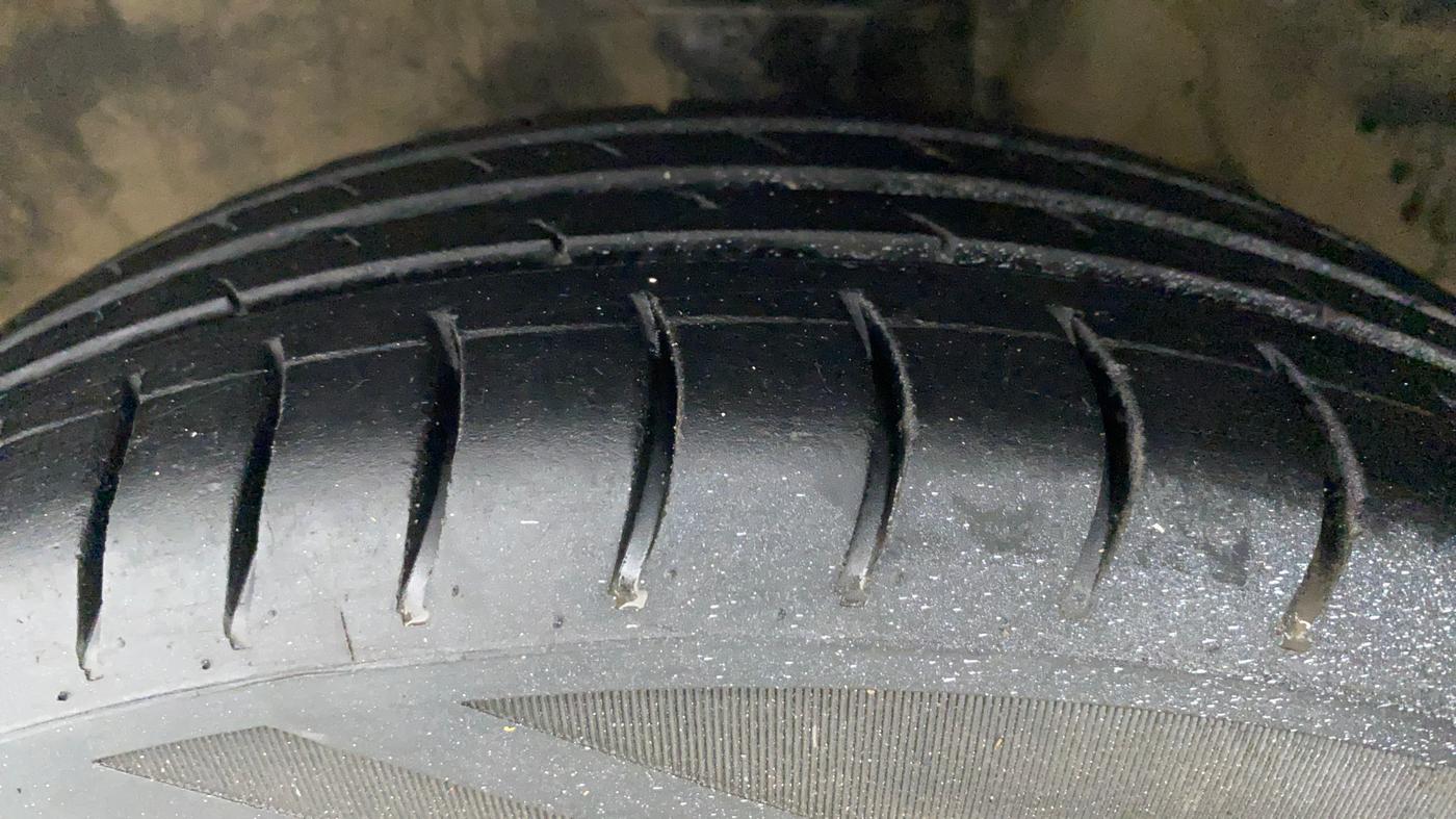 2015 Maruti Alto 800 LXI, Petrol, Manual, 58,395 km, Left Front Tyre Tread