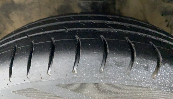 2015 Maruti Alto 800 LXI, Petrol, Manual, 58,395 km, Left Front Tyre Tread