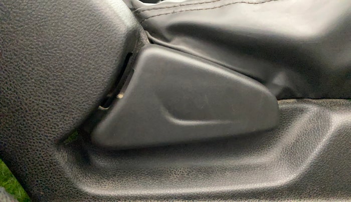 2021 Renault Kwid RXT 1.0, Petrol, Manual, 25,263 km, Driver Side Adjustment Panel