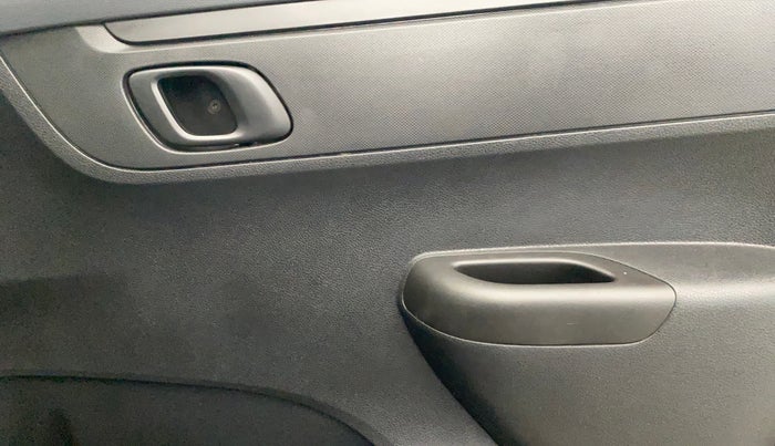 2021 Renault Kwid RXT 1.0, Petrol, Manual, 25,263 km, Driver Side Door Panels Control