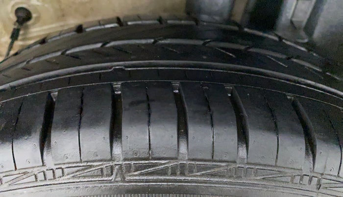 2011 Toyota Etios V, Petrol, Manual, 47,171 km, Right Rear Tyre Tread