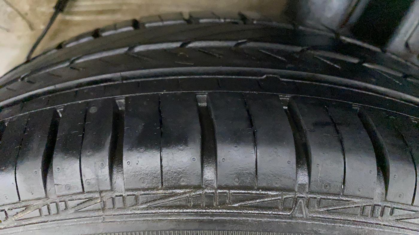 2011 Toyota Etios V, Petrol, Manual, 47,171 km, Right Front Tyre Tread