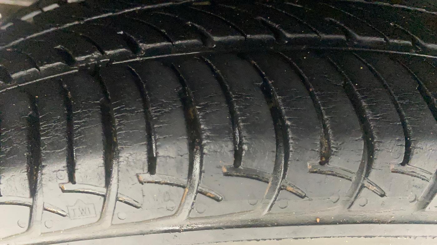 2020 Maruti New Wagon-R ZXI 1.2 AMT, Petrol, Automatic, 27,361 km, Right Rear Tyre Tread