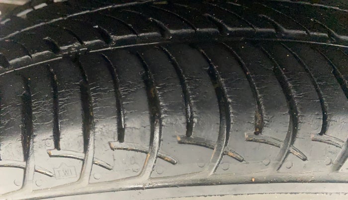 2020 Maruti New Wagon-R ZXI 1.2 AMT, Petrol, Automatic, 27,361 km, Right Rear Tyre Tread