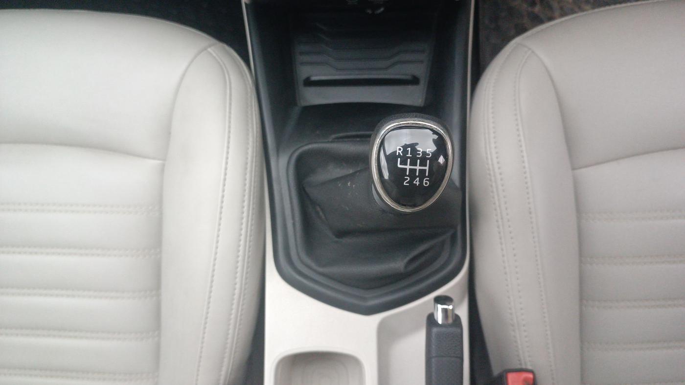 2019 Mahindra XUV300 W6 1.2 PETROL, Petrol, Manual, 53,743 km, Gear Lever