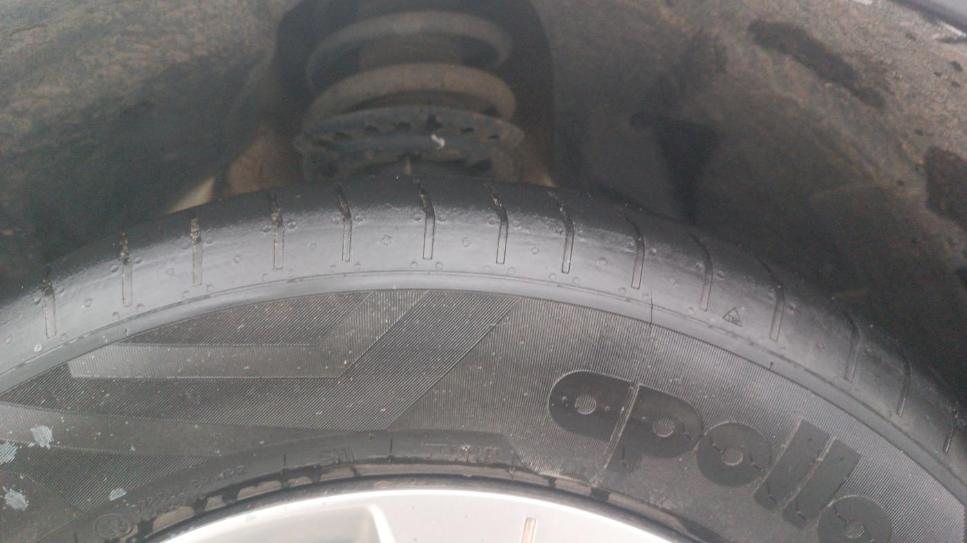 2019 Mahindra XUV300 W6 1.2 PETROL, Petrol, Manual, 53,743 km, Left Front Tyre Tread