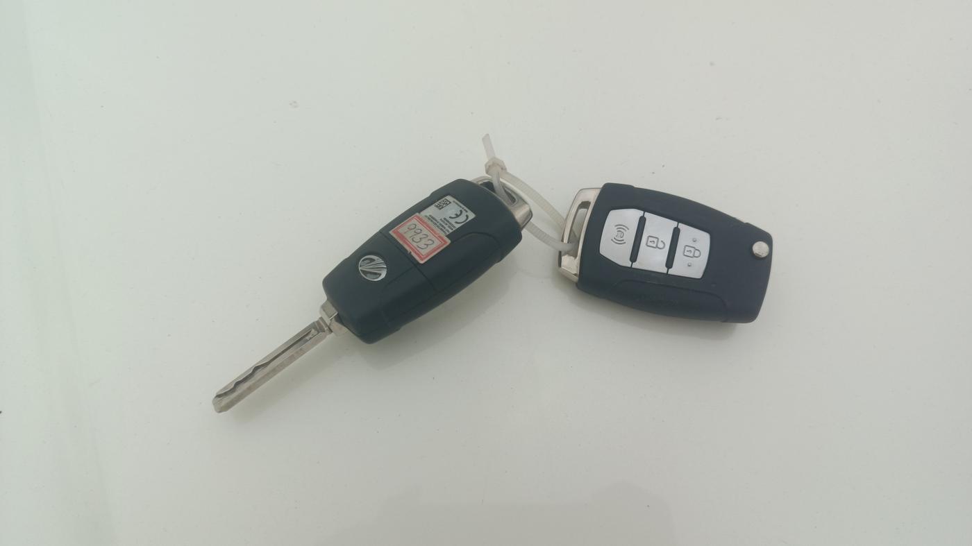 2019 Mahindra XUV300 W6 1.2 PETROL, Petrol, Manual, 53,743 km, Key Close Up