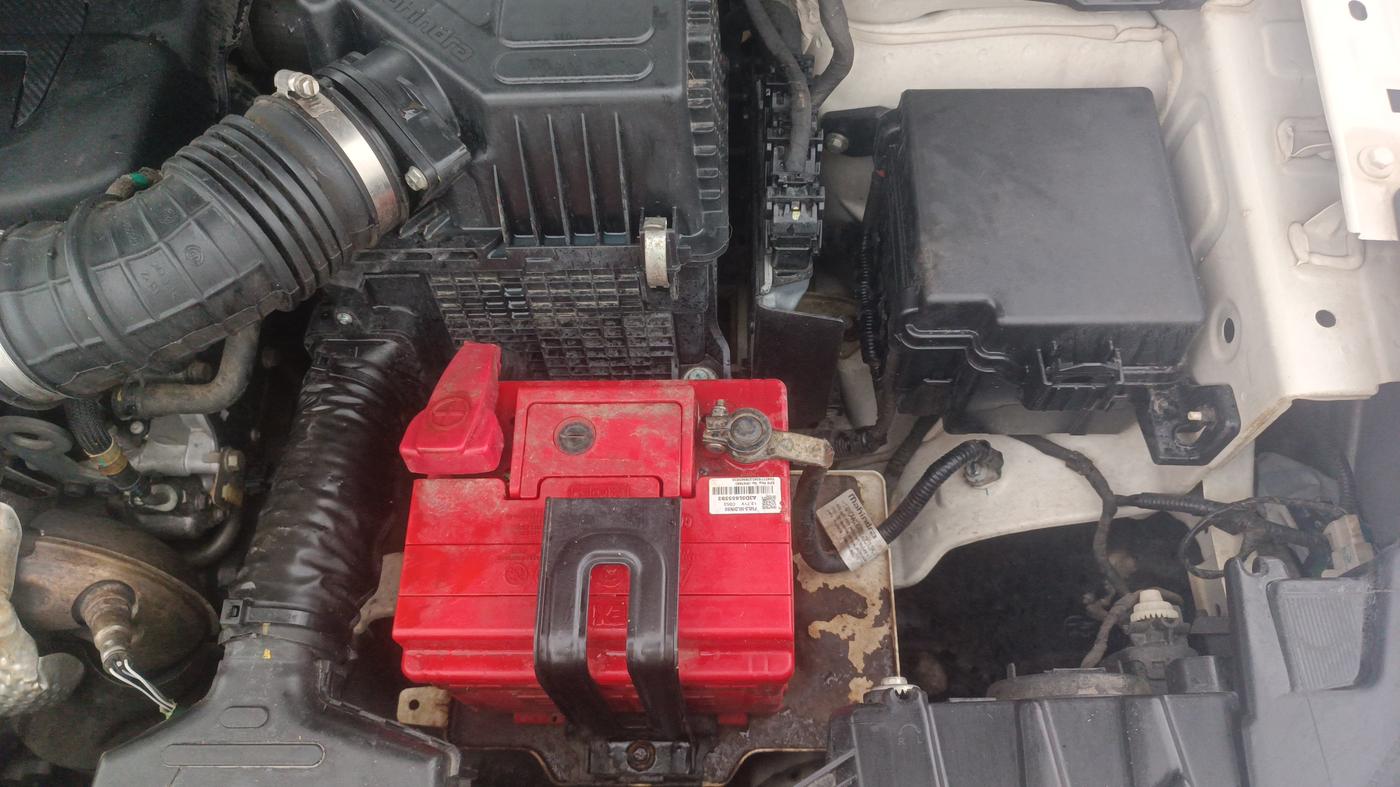 2019 Mahindra XUV300 W6 1.2 PETROL, Petrol, Manual, 53,743 km, Engine View - Left