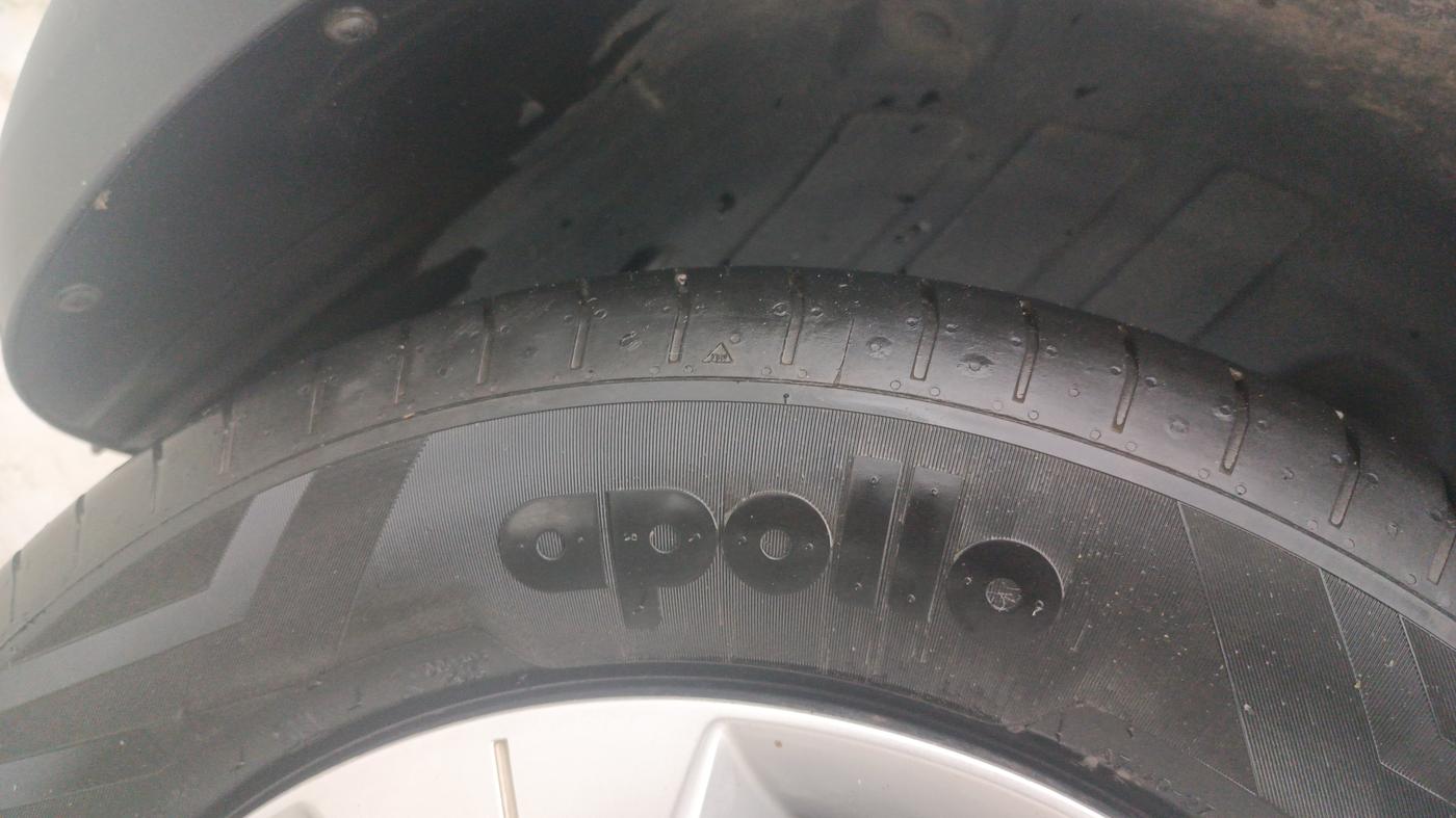 2019 Mahindra XUV300 W6 1.2 PETROL, Petrol, Manual, 53,743 km, Right Rear Tyre Tread