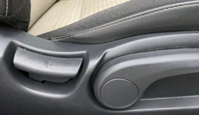 2019 Hyundai Elite i20 SPORTZ PLUS 1.2, Petrol, Manual, 34,497 km, Driver Side Adjustment Panel