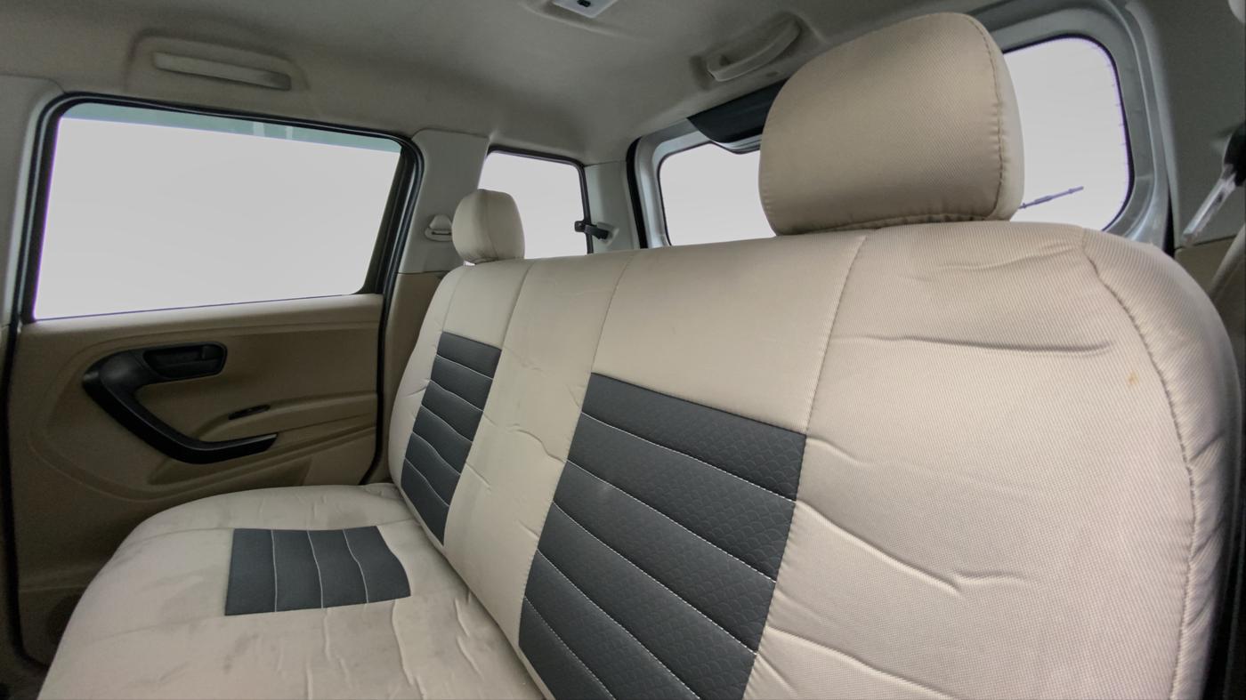 2016 Mahindra TUV300 T6+, Diesel, Manual, 42,714 km, Right Side Door Cabin View