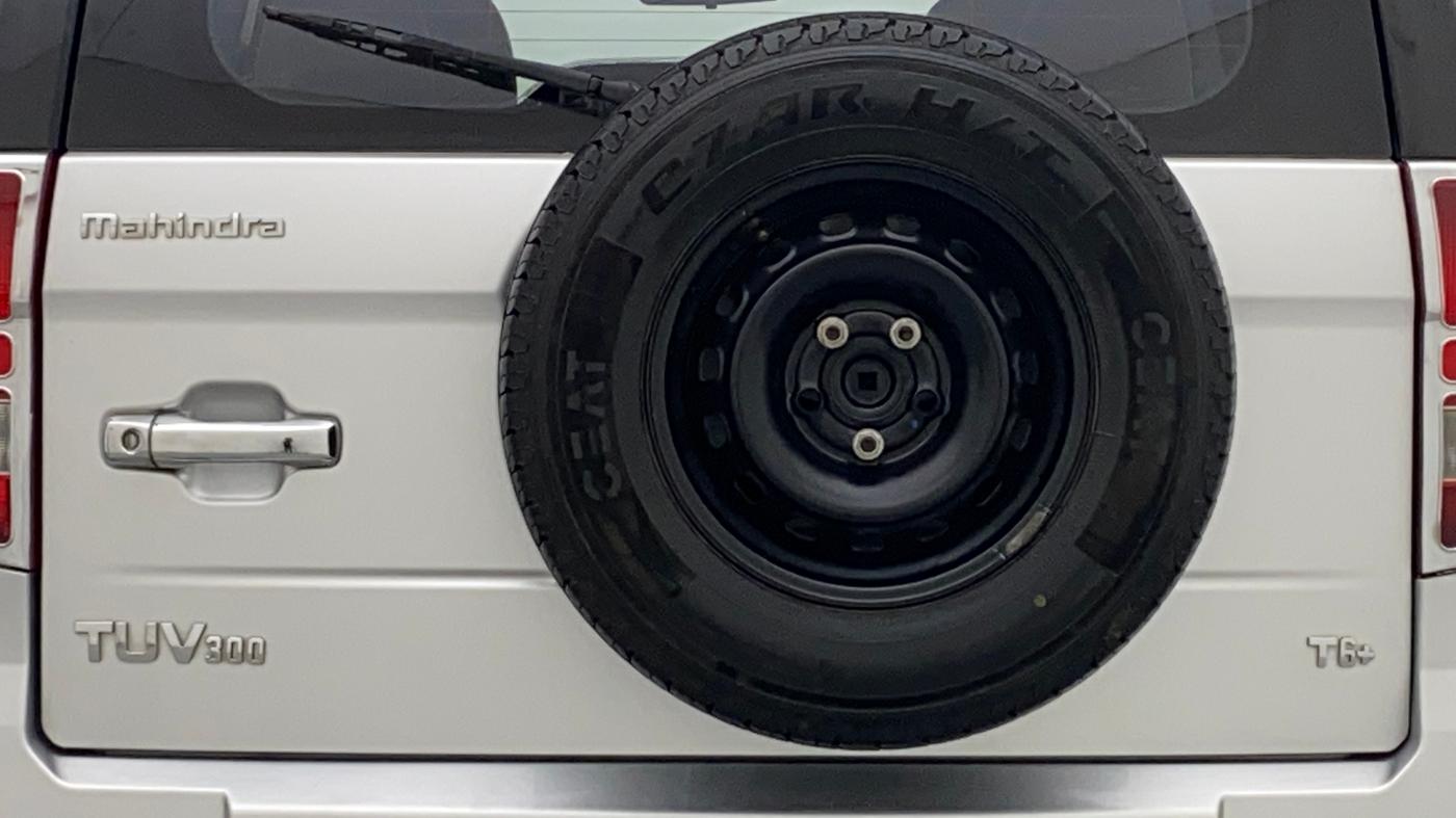 2016 Mahindra TUV300 T6+, Diesel, Manual, 42,714 km, Spare Tyre