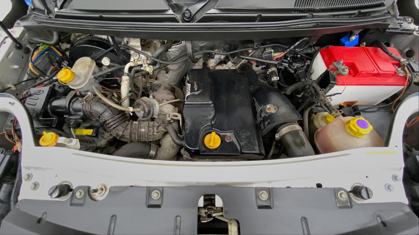2016 Mahindra TUV300 T6+, Diesel, Manual, 42,714 km, Engine Bonet View