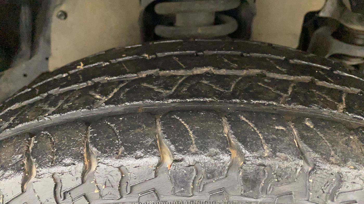 2016 Mahindra TUV300 T6+, Diesel, Manual, 42,714 km, Right Front Tyre Tread